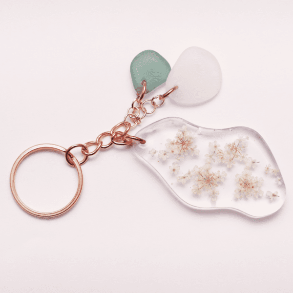 Keychain White Flowers / Green Glass/ White Glass
