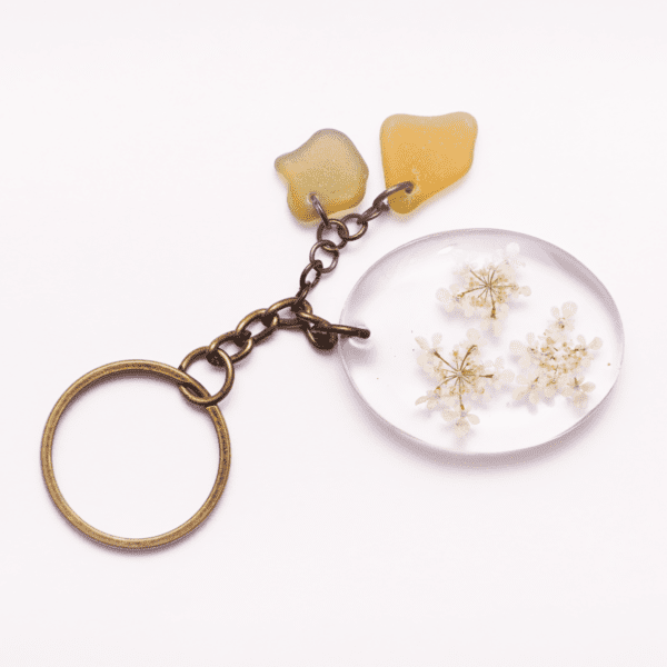 Keychain White Flowers / Green Glass / Yellow Glass