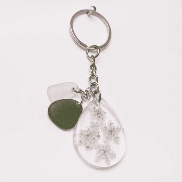 Keychain White Flowers / Green Glass/ White Glass - Image 3